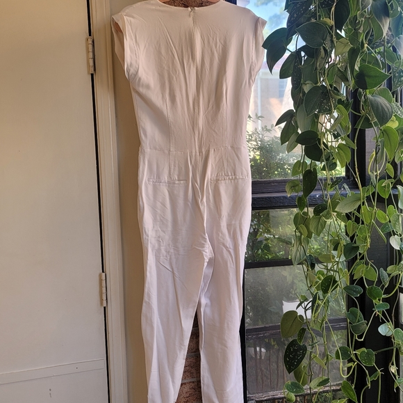 Theory silk jumpsuit size 10 fits like 8 - Picture 7 of 13